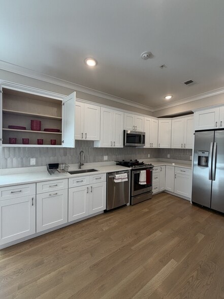 Building Photo - 104 Warren St