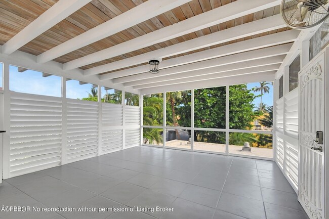 Building Photo - 218 Worth Ave