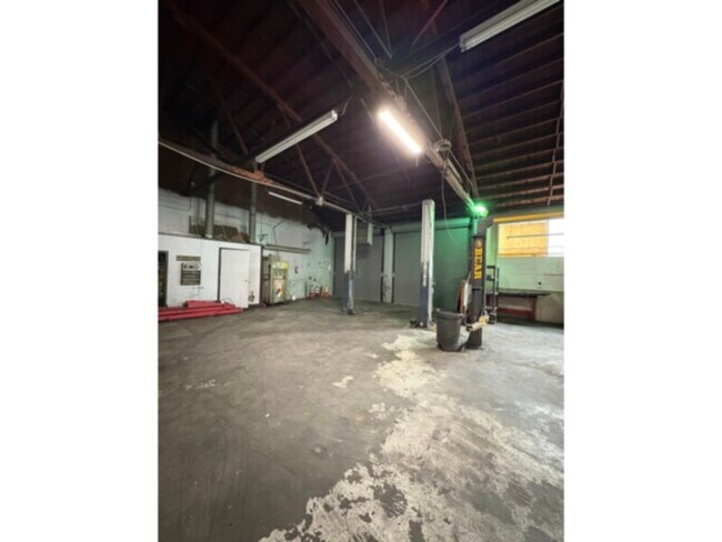 Building Photo - Automotive Commercial Warehouse for Lease