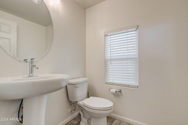 Building Photo - 15717 W Polk St