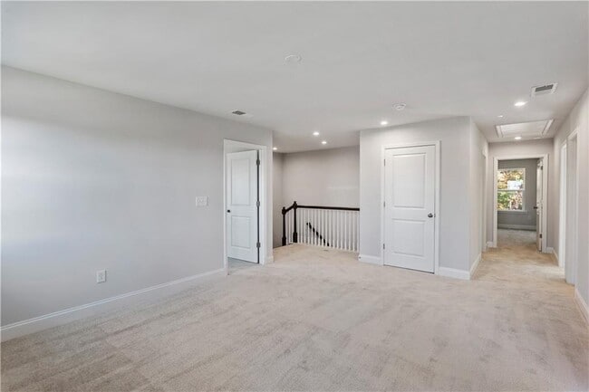 Building Photo - 425 Greyfield Dr