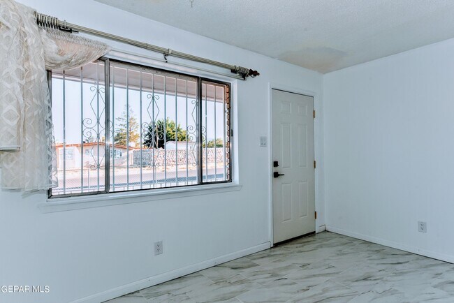 Building Photo - 4909 Winthrop Dr