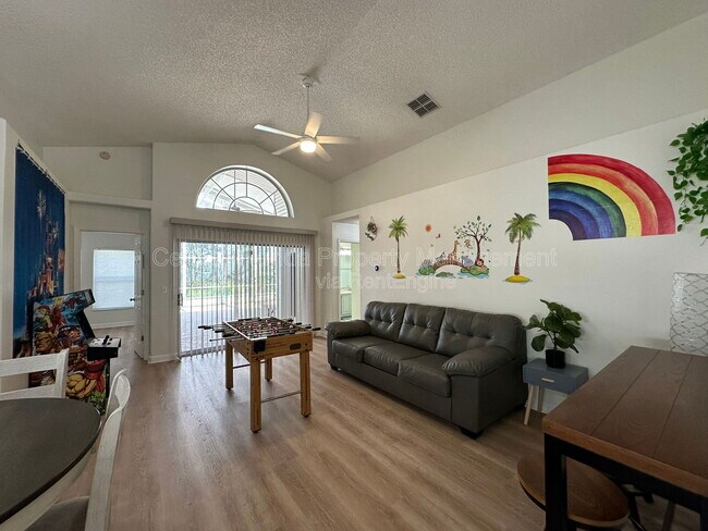 Building Photo - 1009 Lake Davenport Blvd