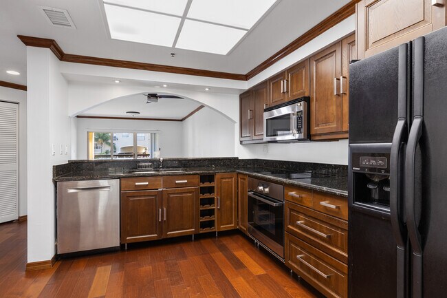 Building Photo - 1000 S Harbour Island Blvd