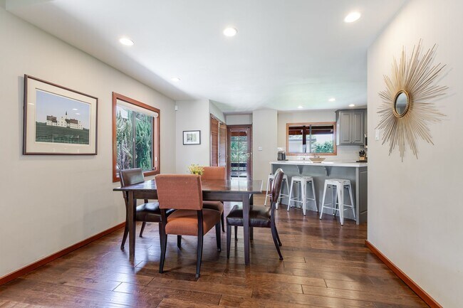 Building Photo - A Hidden Gem in Pasadena’s East End