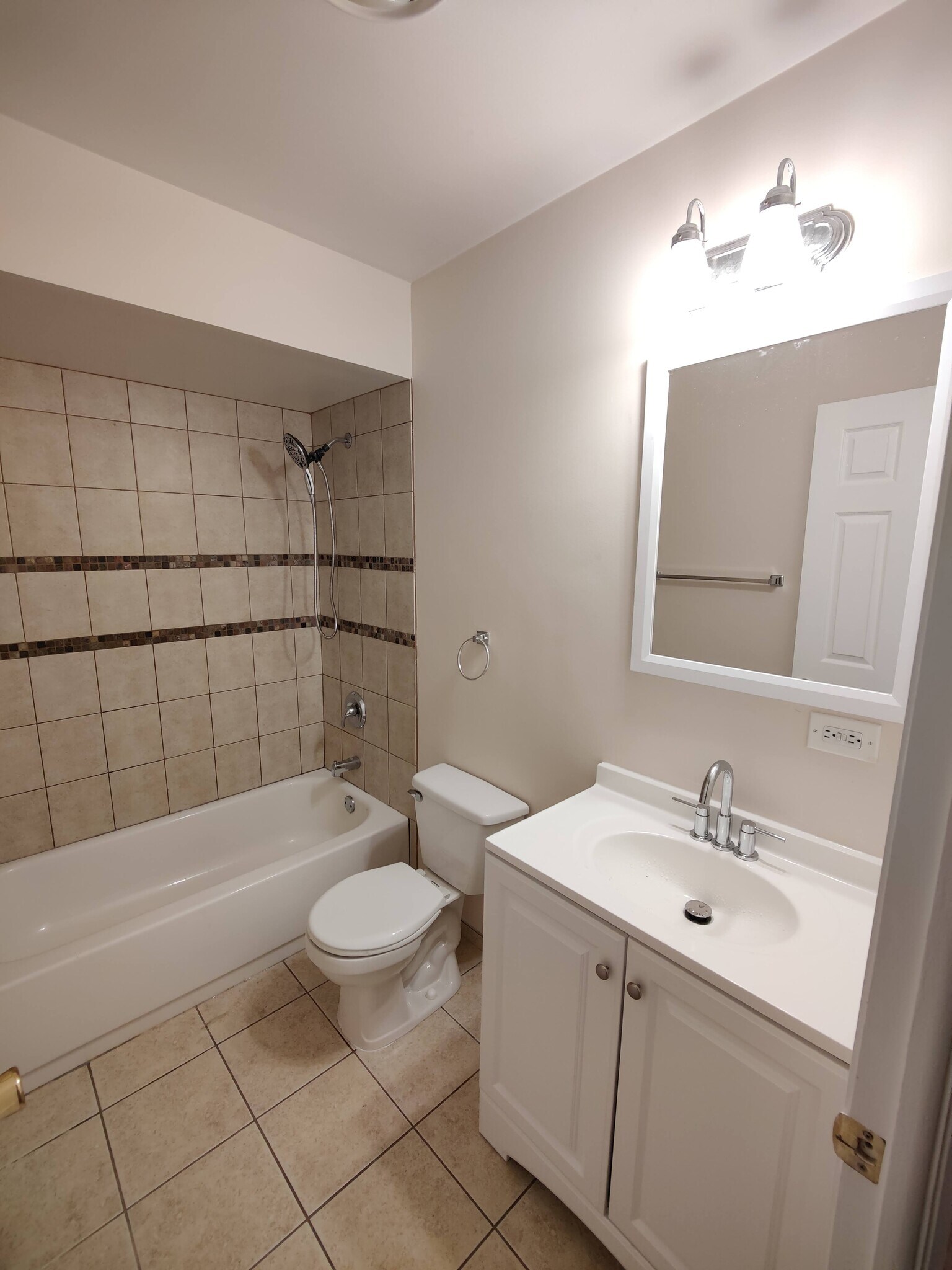 Bathroom - 1283 E Washington St