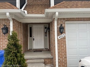 Building Photo - 4012 Alia Dr