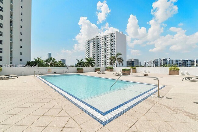 Building Photo - 2751 S Ocean Dr