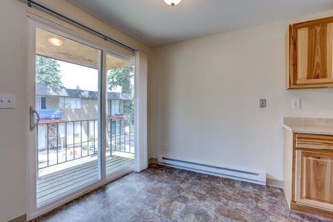 Building Photo - Remodeled 2x1 unit Ground level unit!