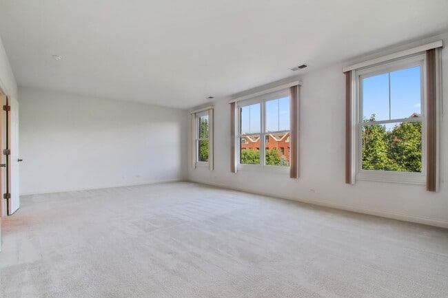 Building Photo - 1802 Admiral Ct