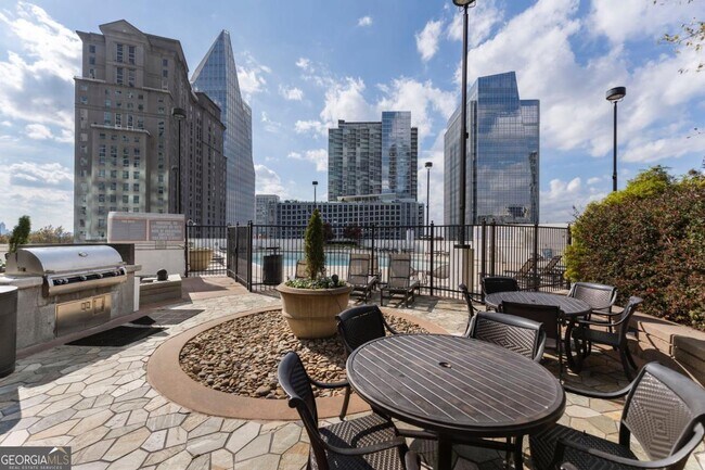Building Photo - 3324 Peachtree Rd NE
