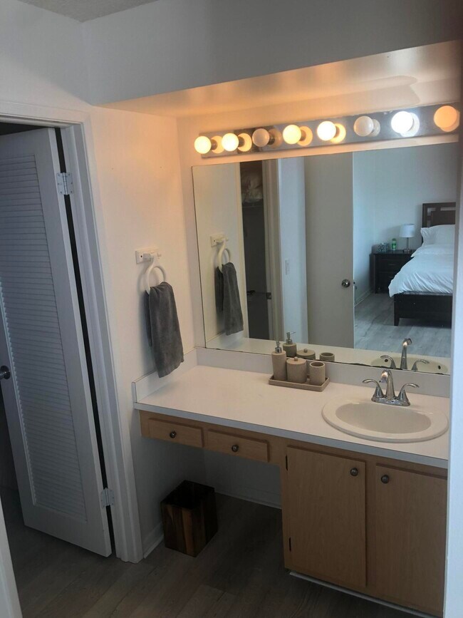 Building Photo - 750 Egret Cir