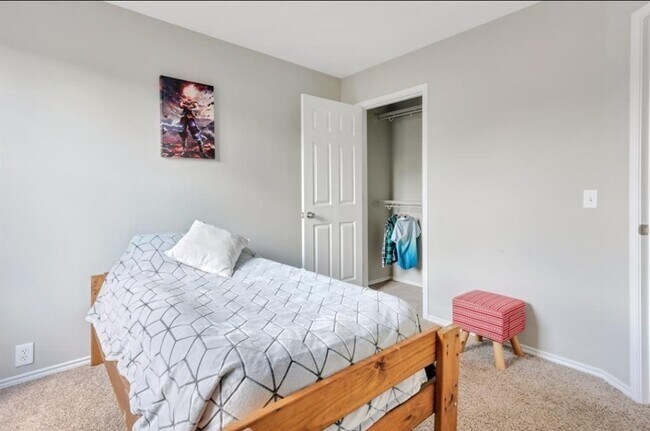 Building Photo - 23843 Single Oak St