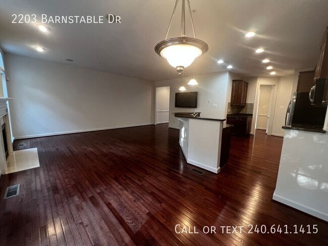 Building Photo - 2203 Barnstable Dr