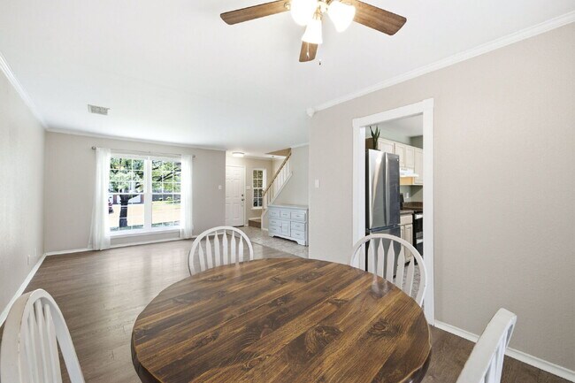 Building Photo - Updated home on a corner lot in a gated community!