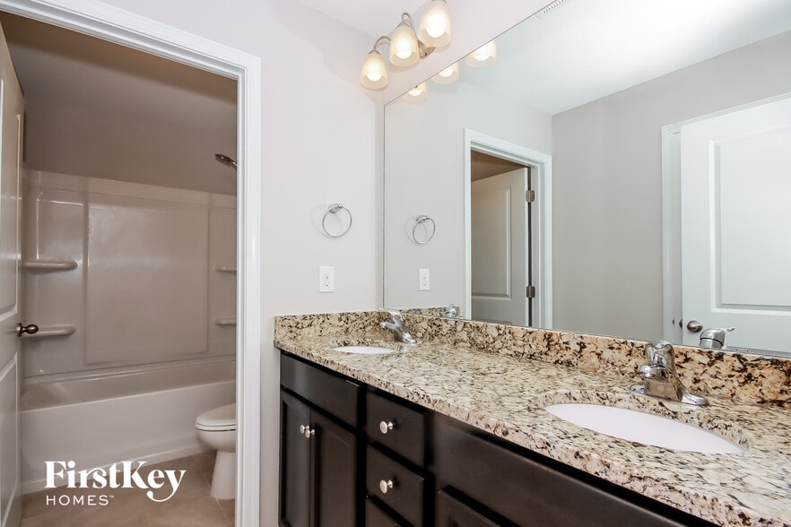 Building Photo - 7815 Sawgrass Ln