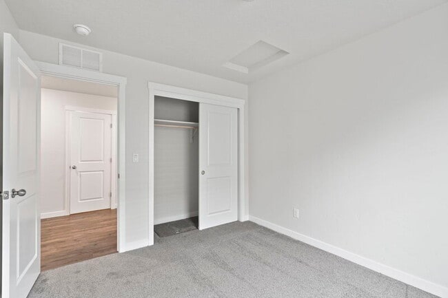 Building Photo - 10419 Rockaway Ridge St