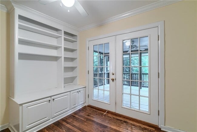 Building Photo - 664 Courtenay Dr NE