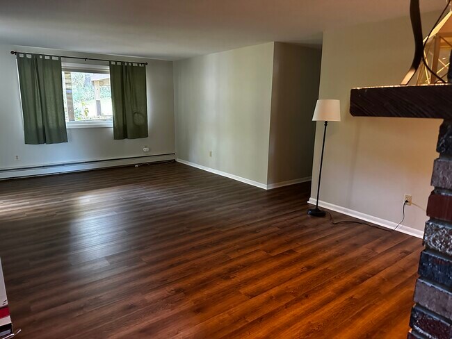 Building Photo - 7863 Russell Ln