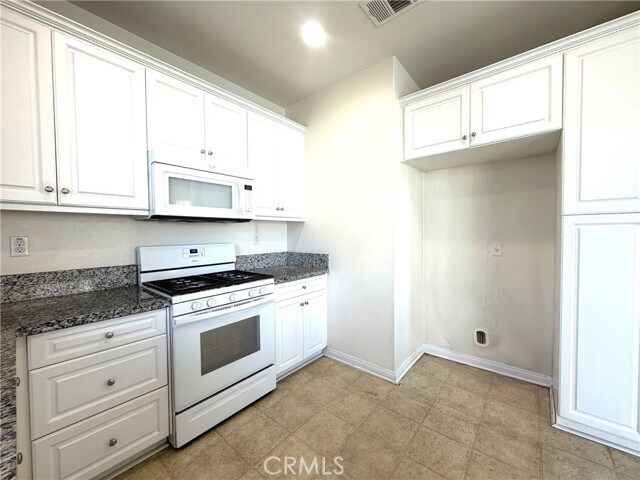 Building Photo - 8433 Floro Pl