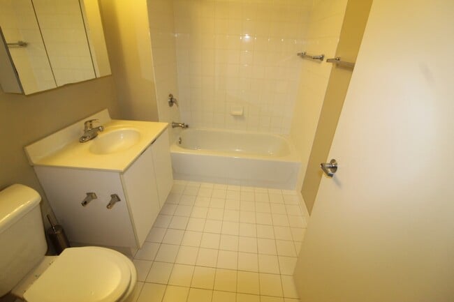 Building Photo - 2 E Erie St