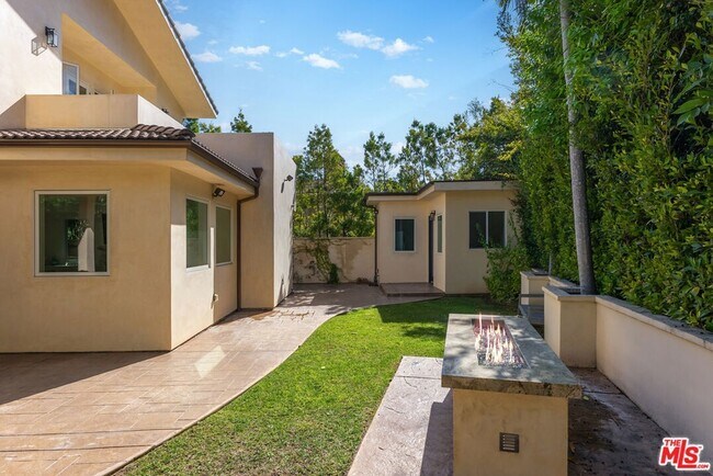 Building Photo - 391 S Saltair Ave