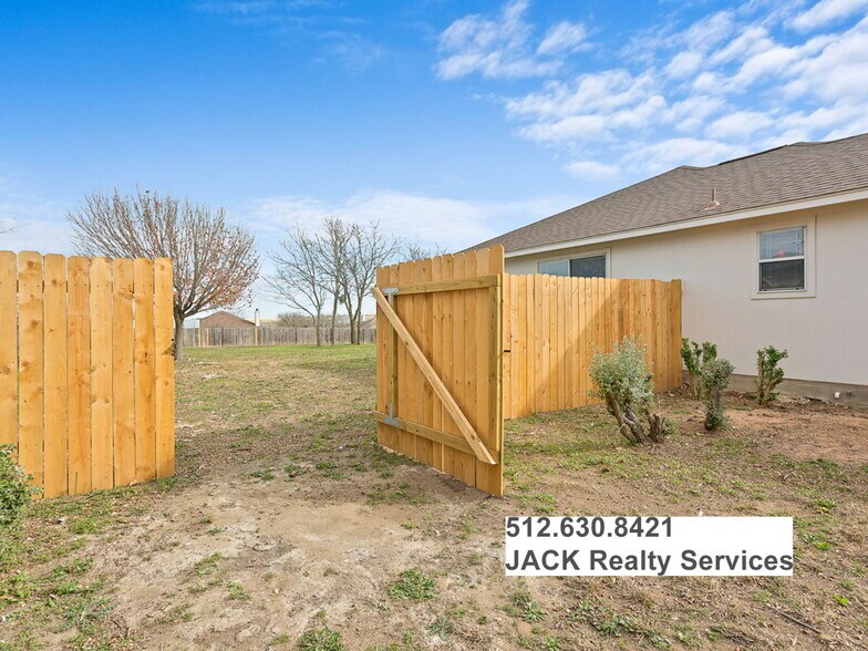 Building Photo - 115 Bell Meadows Dr