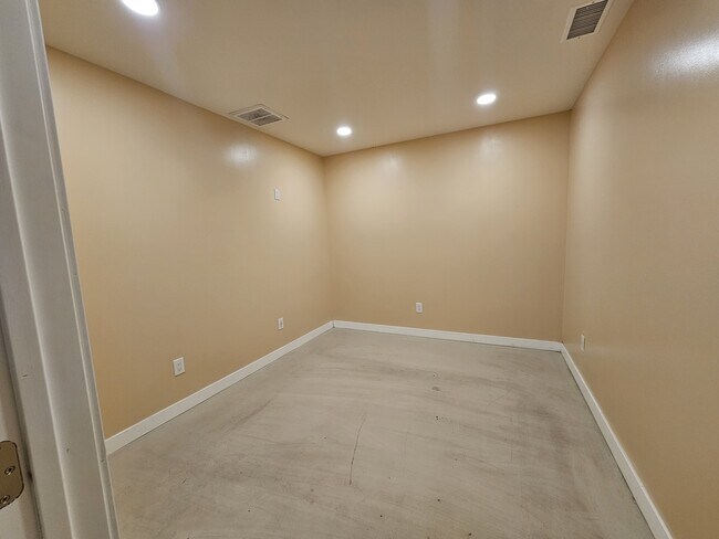 Building Photo - 5400 Sugar Pine Dr