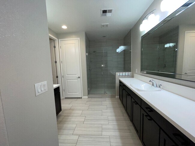Building Photo - Beautiful Home in 55+ Community