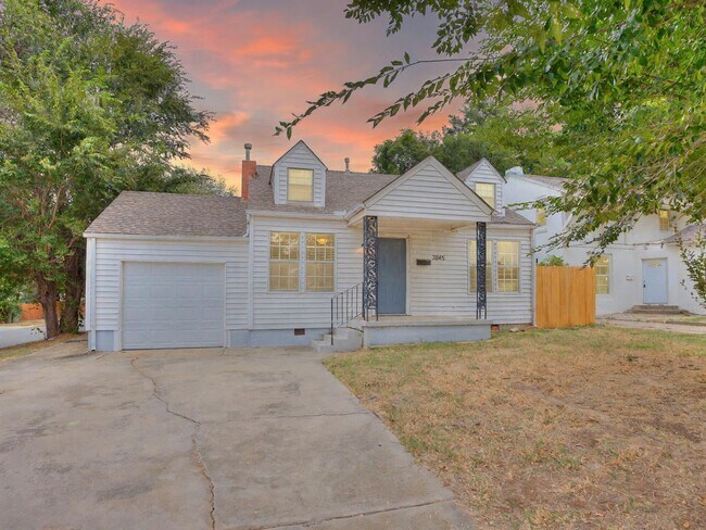 Primary Photo - Charming Updated Home Near OKC Urban Core ...