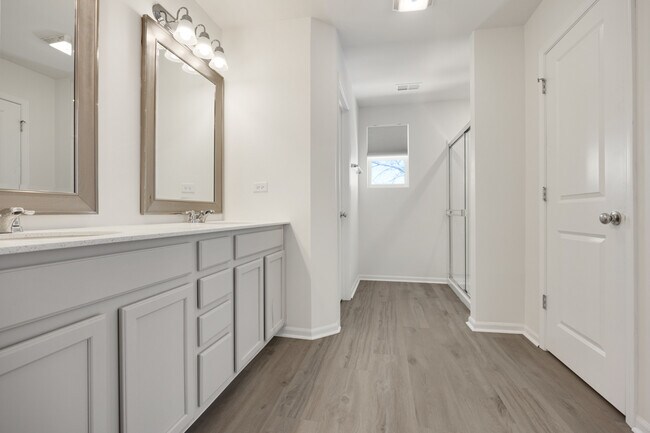 Building Photo - 537 Watercress Dr