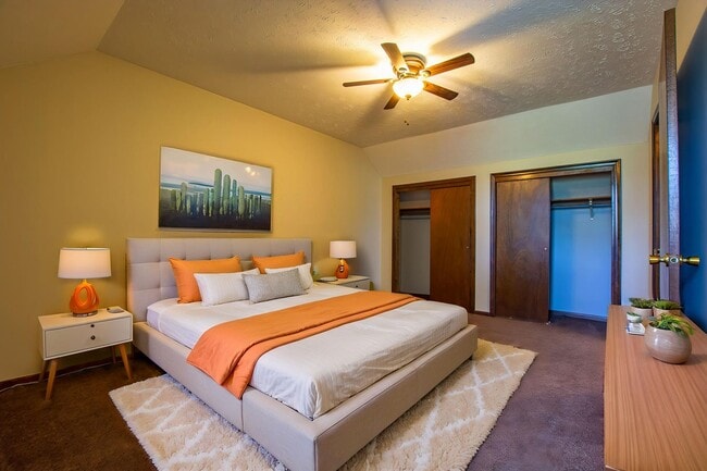 Building Photo - 15873-15875 US Highway 75