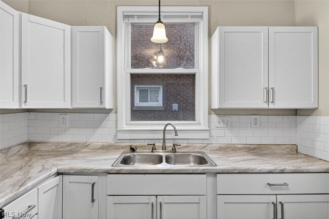 Building Photo - 12912 Maplerow Ave