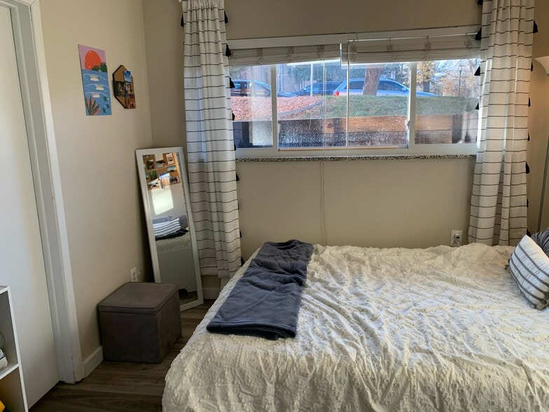 Building Photo - 1200 College Ave