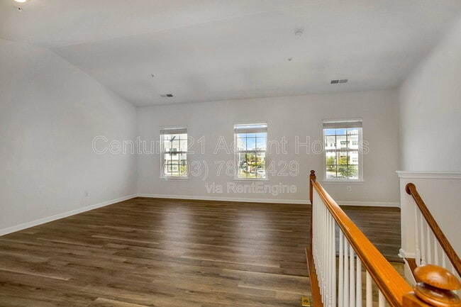 Building Photo - 24676 Hutchinson Farm Dr