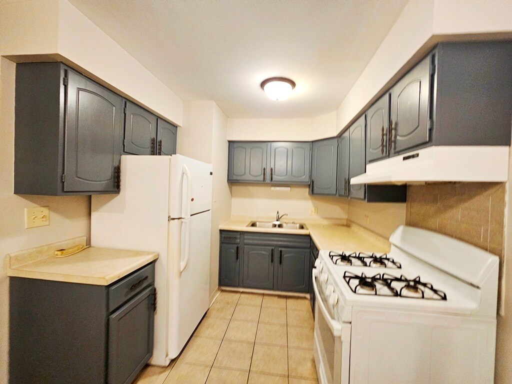 Building Photo - 865 Westmoreland Dr