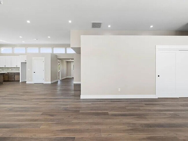 Building Photo - 9015 Community Club Rd