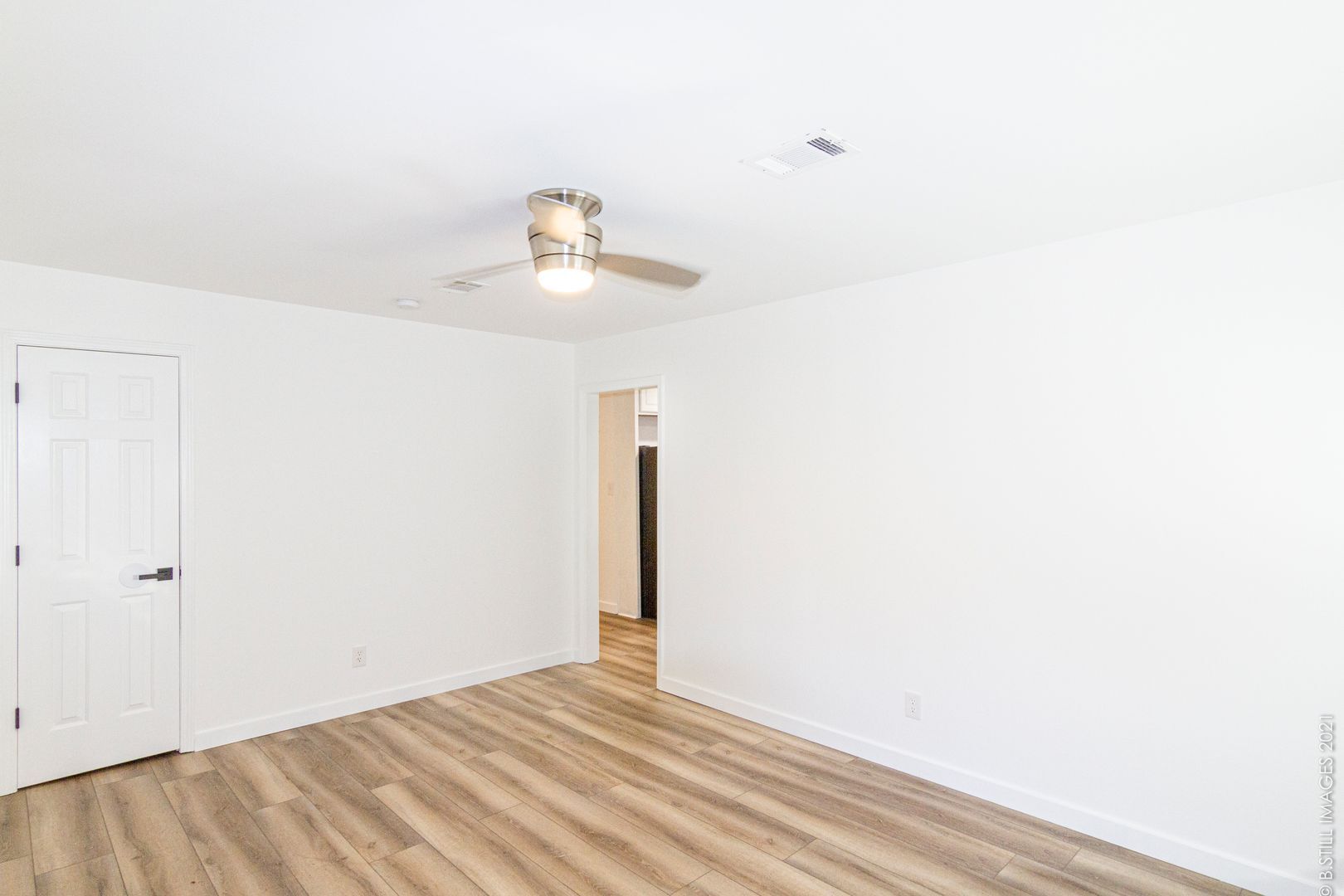 Building Photo - 545 Oakview Rd