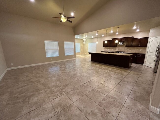 Building Photo - *** MOVE IN SPECIAL - $500.00 OFF FIRST MO...