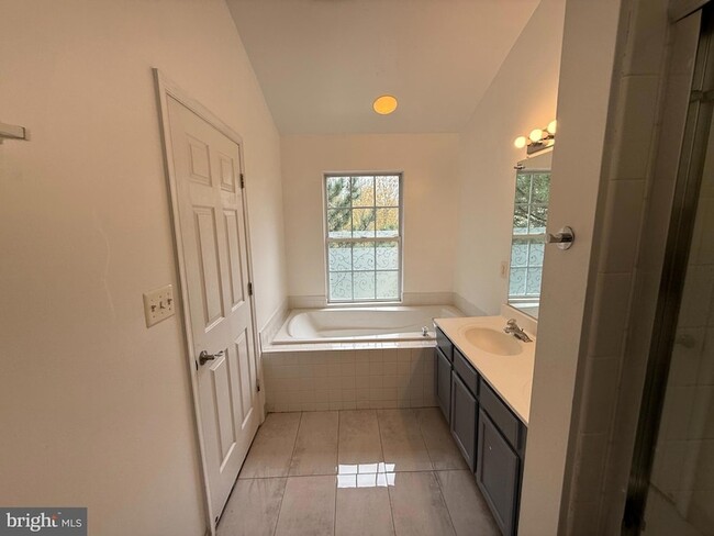 Building Photo - 21114 Futura Ct