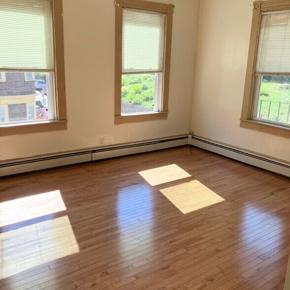 living room - 17 Carmel St