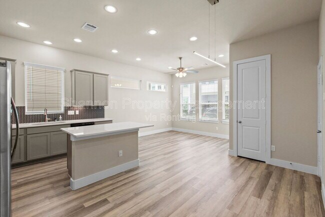 Building Photo - 9012 Lonestar Creekbend Ln