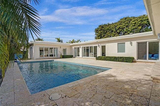 Building Photo - 2514 Yacht Club Blvd