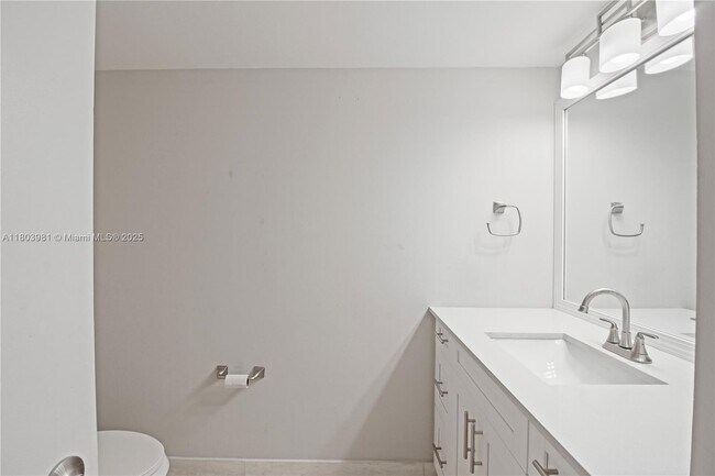 Building Photo - 1717 N Bayshore Dr