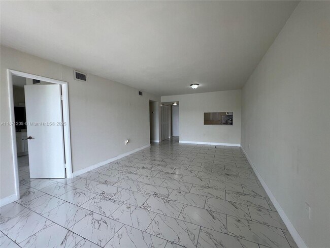 Building Photo - 480 W Park Dr