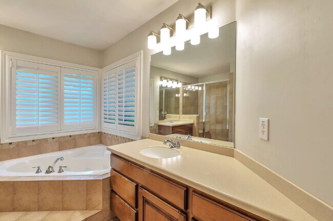 Building Photo - AVAILABLE NOW  — SPACIOUS & BEAUTIFUL Bountiful Meadows Home.