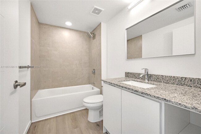 Building Photo - 475 NE 126th St