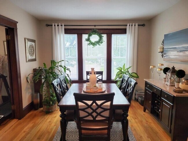 Building Photo - 352 Chandler St