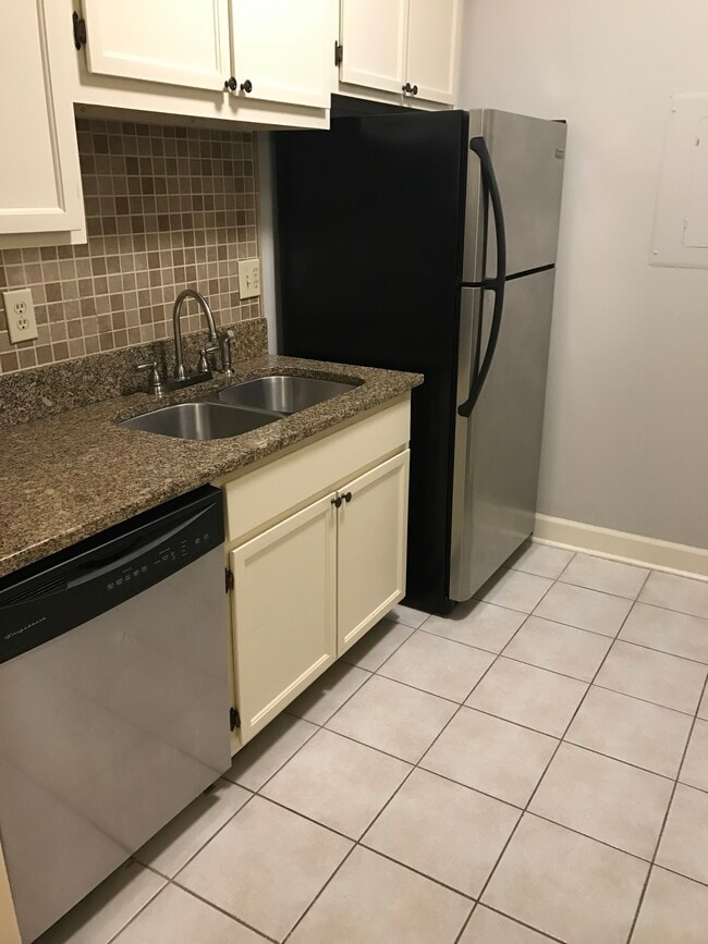 Building Photo - 511 Sloan Rd