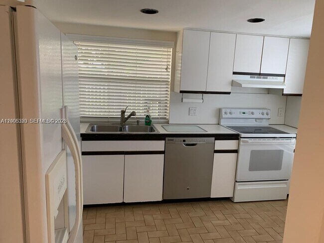 Building Photo - 15292 SW 46th Ln